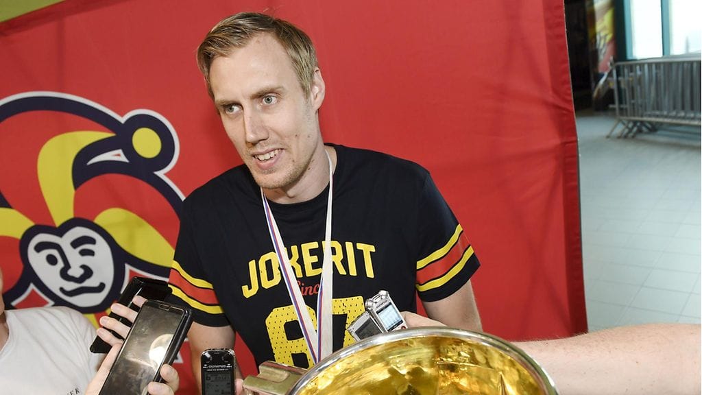 Marko Anttila tapasi Jokerien faneja torstaina Hartwall Arenalla.