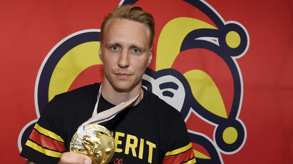 Veli-Matti Savinainen joutuu jättämään kauden avauksen väliin.