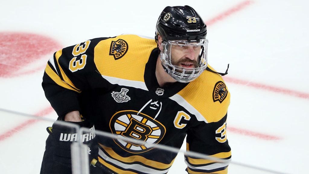 Zdeno Chara viiletti kaukalossa kunnon kokomaskilla.