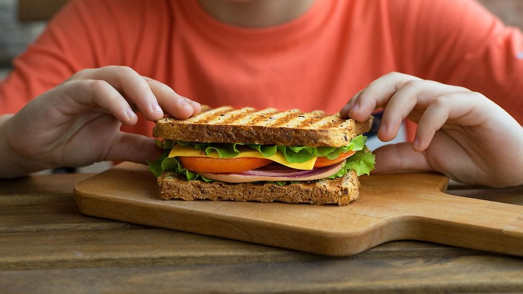 11-vuotias poika joutui syömään eväänsä ulkona Marylandissa. Kuvituskuva.