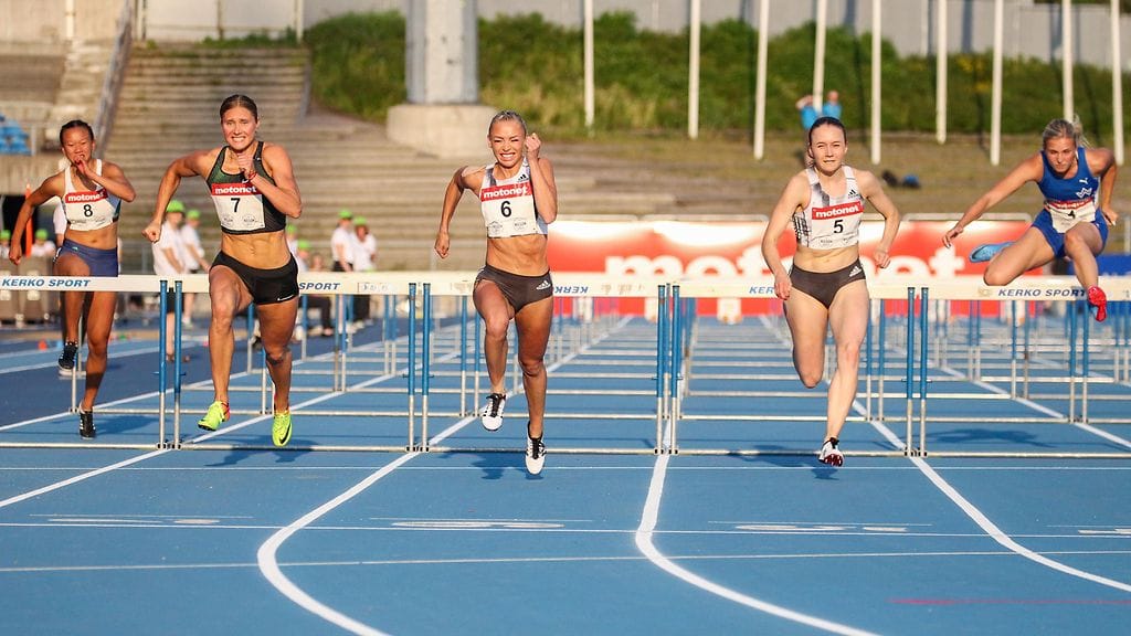 Annimari Korte (kesk.) on johdattanut Suomen naiset Euroopan ykkösiksi.