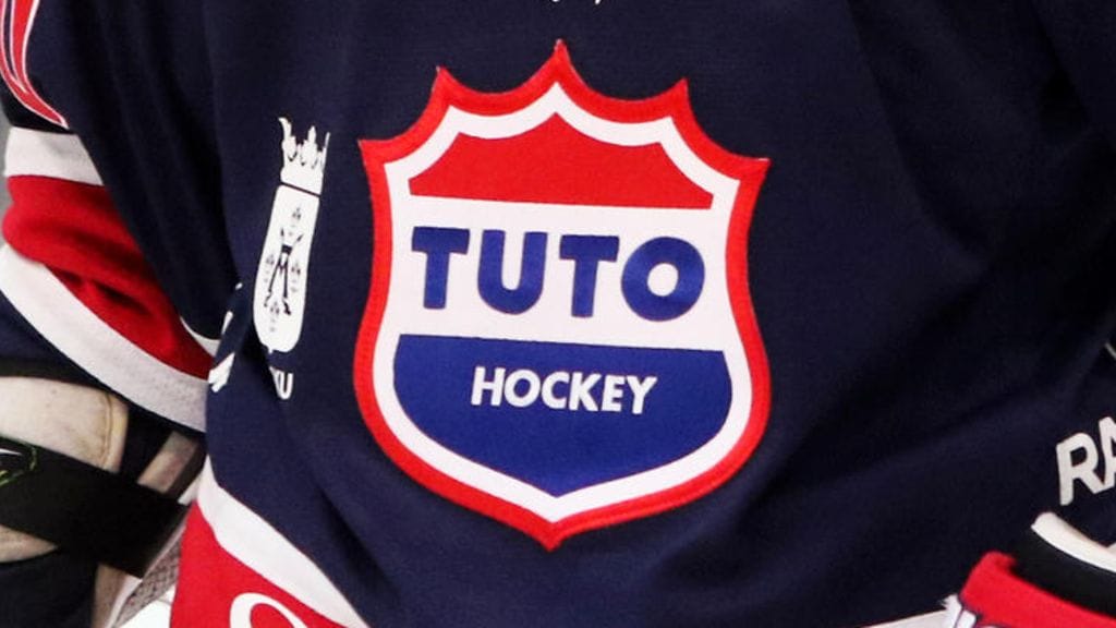 Tuto julkisti pelaajasopimuksia.