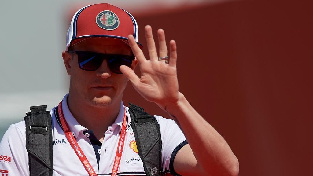 Kimi Räikkönen tunnetaan myös jääkiekon ystävänä.