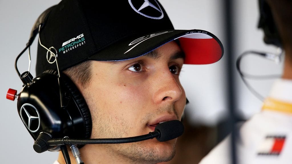Esteban Ocon hamuaa kisakuskin paikkaa tulevalle F1-kaudelle.