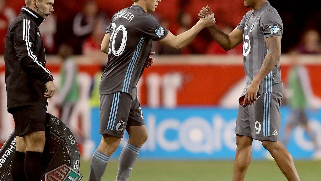 Rasmus Schüller edustaa seurajoukkuetasolla Minnesota Unitedia.