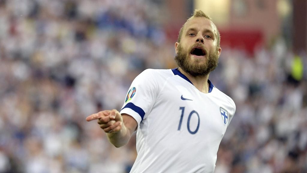 Teemu Pukki viimeisteli kaksi maalia Bosnian verkkoon.