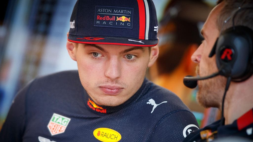 Max Verstappen kärsi Kevin Magnussenin ulosajosta.