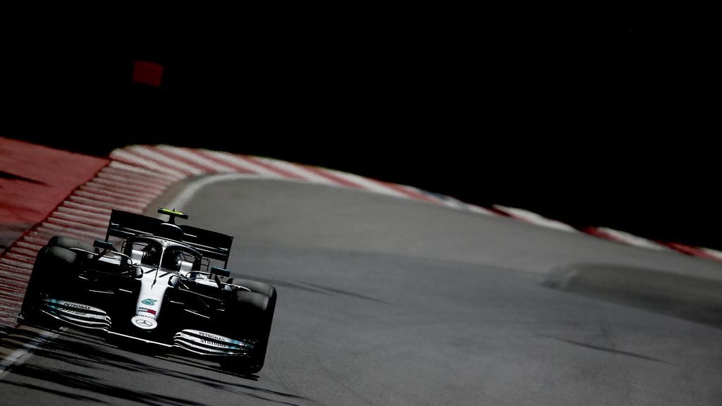 Valtteri Bottaksella oli kovia vaikeuksia Daniel Ricciardon kanssa.