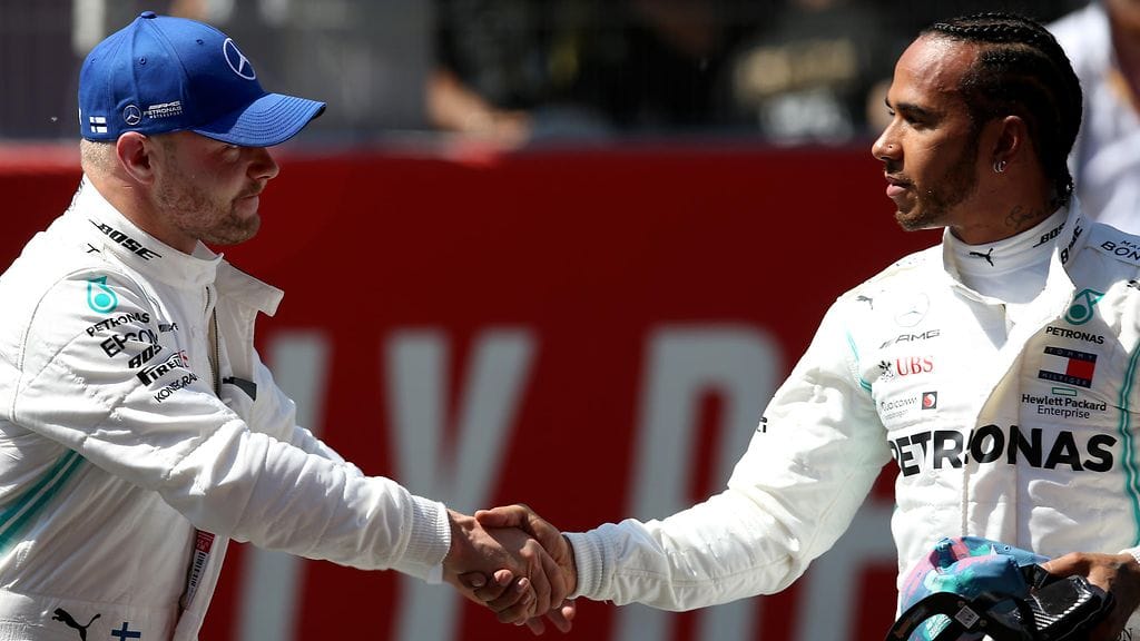 Lewis Hamilton johtaa MM-sarjaa 29 pisteen erolla ennen Mercedes-tallikaveriaan Valtteri Bottasta.