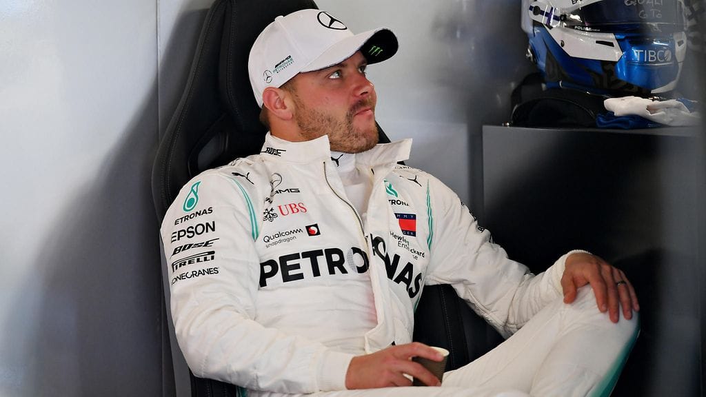 Valtteri Bottas ei tunne paineita, vaikka hänen tallikaverinsa Lewis Hamilton repii eroa MM-taulukossa.