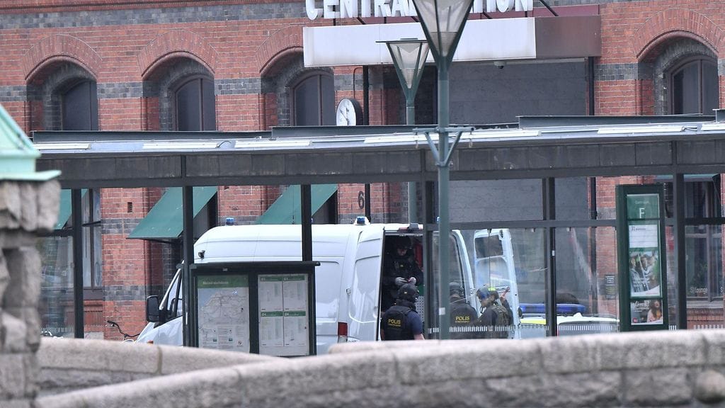 Ampumistapaus sattui Malmössä lauantai-iltana. Lähes samanaikaisesti kaupungissa räjähti myös auto.