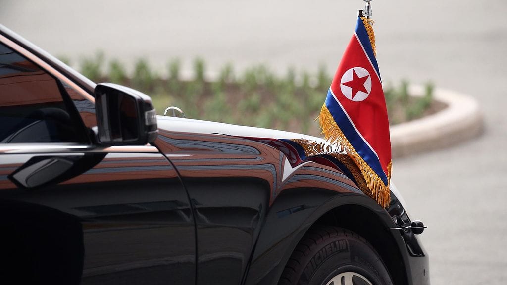 Kuvassa Pohjois-Korean lippu.