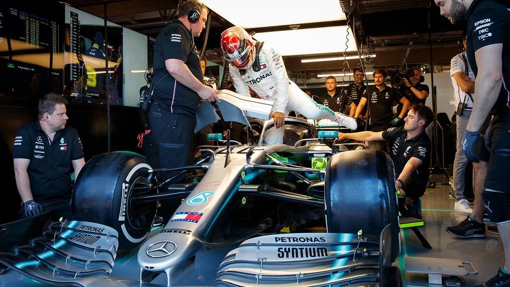 Mercedes joutui tekemään kovasti töitä Lewis Hamiltonin auton parissa ennen Kanadan GP:n alkua.