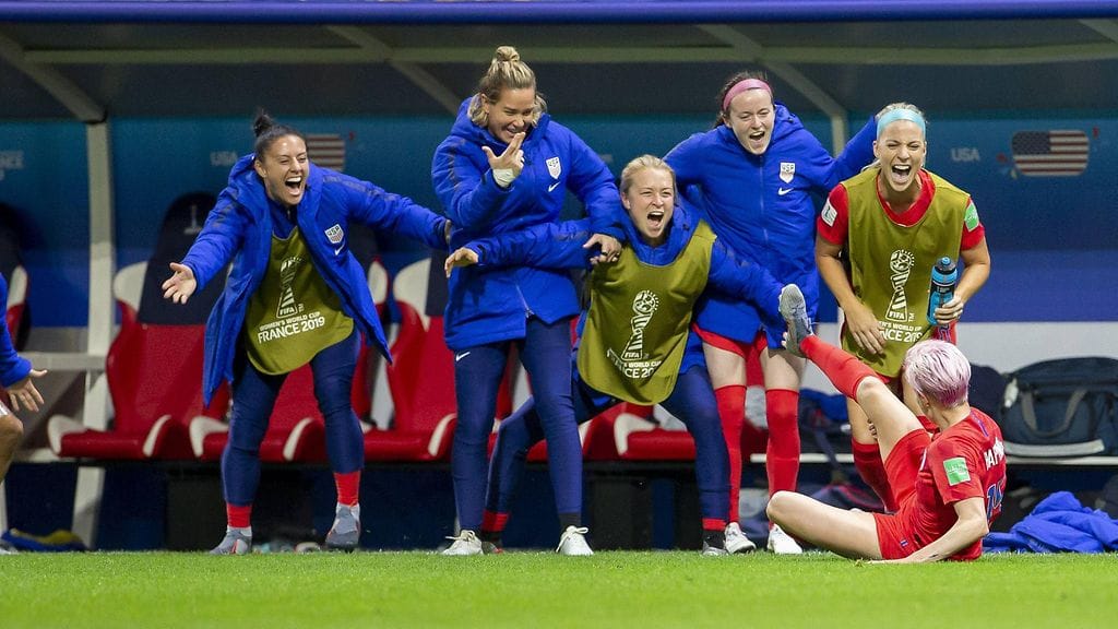 Yhdysvaltalaisnaiset tuulettivat näyttävällä tavalla maaleja, kun he kaatoivat jalkapallon MM-kisoissa Thaimaan lukemin 13-0.