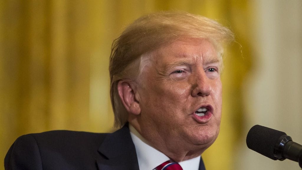 Donald Trump hehkutti korkeimman oikeuden päätöstä Twitterissä.