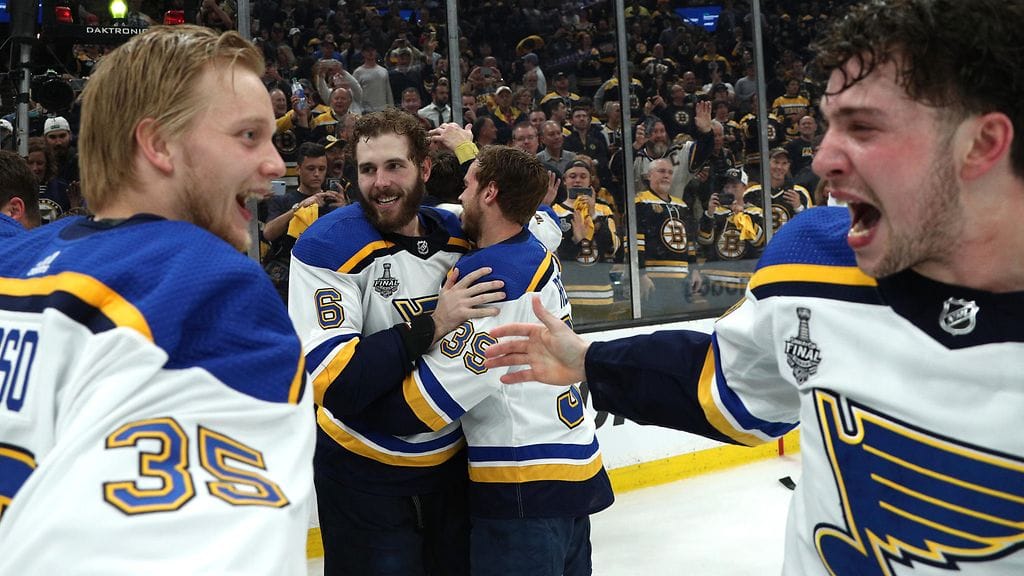 Ville Husso (vas.) mukana Bluesin mestaruusjuhlissa.