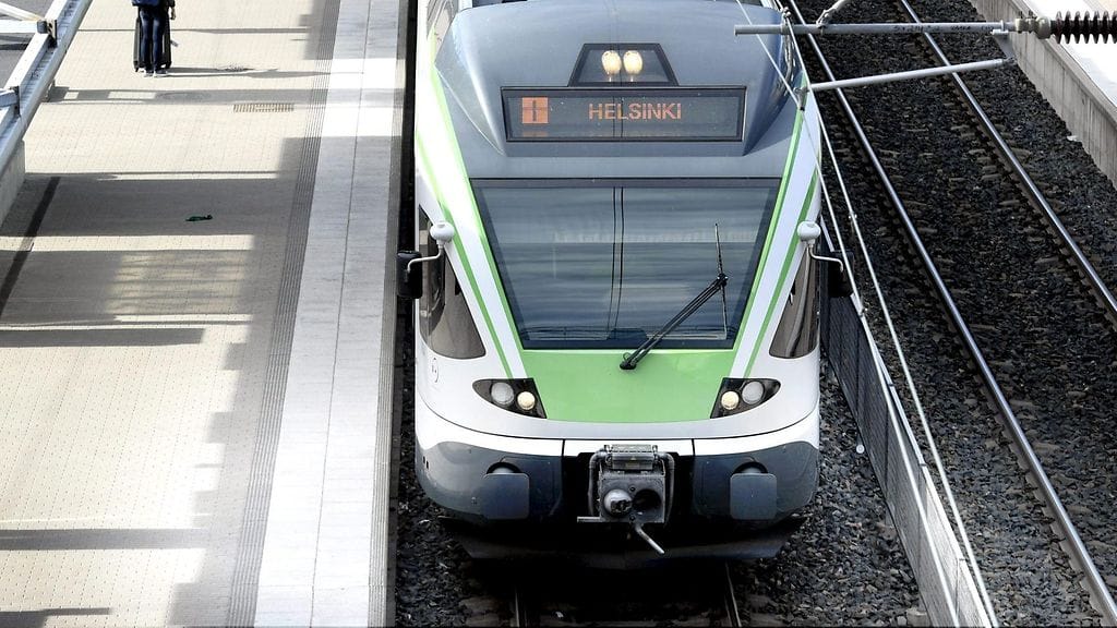 Palomestarin mukaan henkilö oli tajuissaan lähtiessään jatkohoitoon, mutta vammojen vakavuudesta ei ollut tietoa.