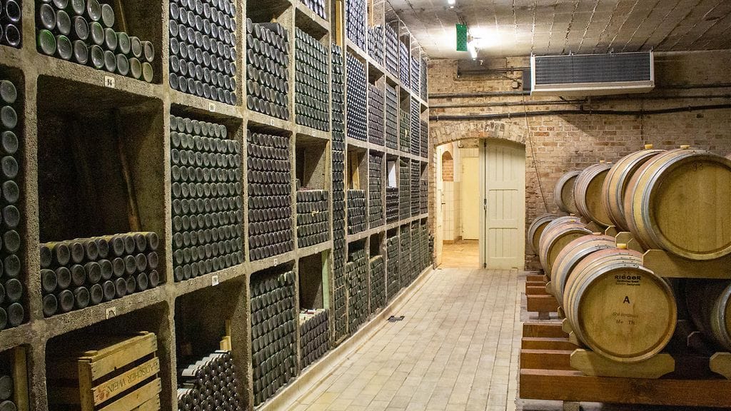 sivumaku-achkarren-kellari-tynnyrit