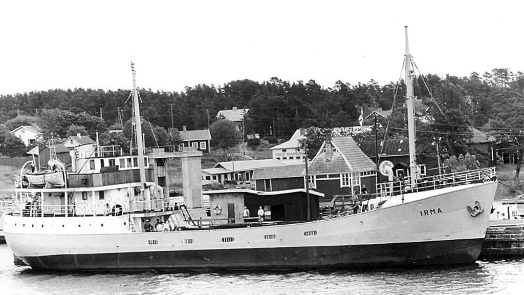 M/S Irma kuvattuna Föglön satamassa Ahvenanmaalla ennen vuotta 1968..