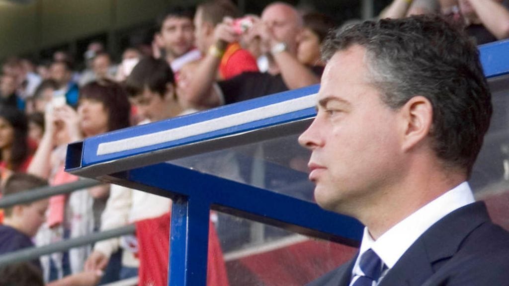 Suurseurojen valmennusmetodeja aiemmin haukkunut Raymond Verheijen lataa kovaa tekstiä jalkapallon naisten MM-kisojen luotseille.