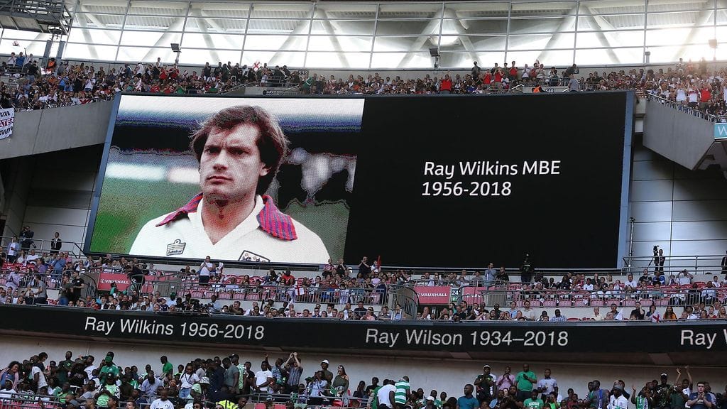 Ray Wilkinsille tehtiin kunniaa tämän menehdyttyä viime vuonna.