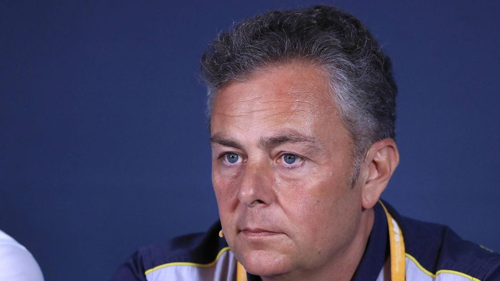 Pirellin urheilujohtaja Mario Isola linjaa rengasmuutoksia.