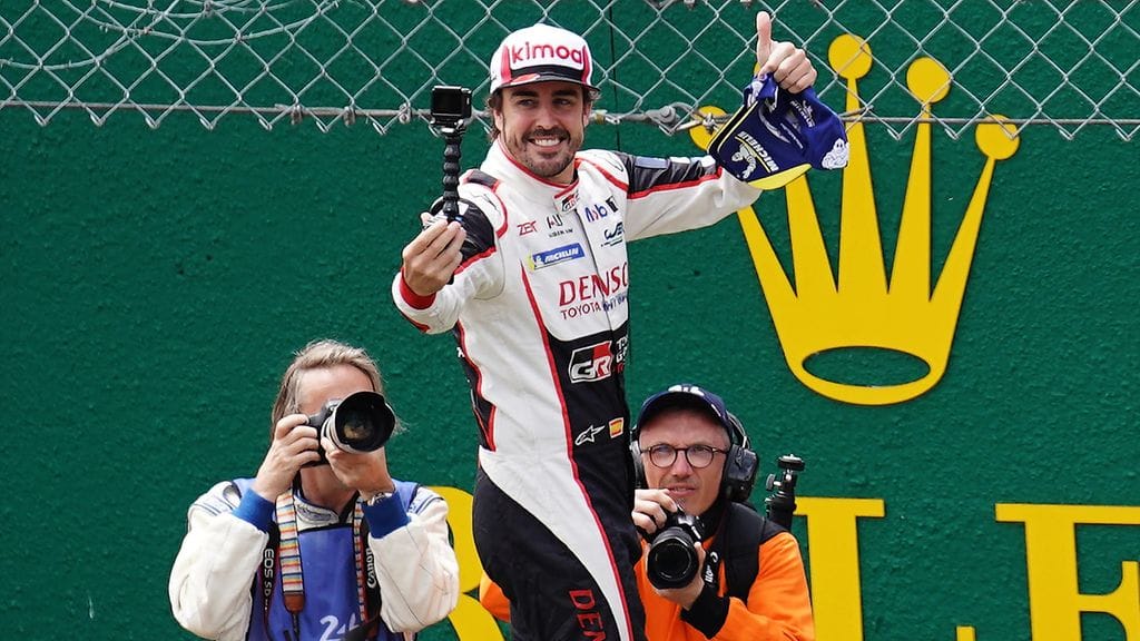 Fernando Alonso juhli Le Mansin voittoa toisena vuonna putkeen.
