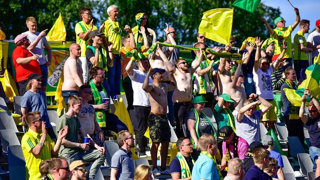 Osa Ilveksen kannattajista sai pippurisumutetta silmiinsä.