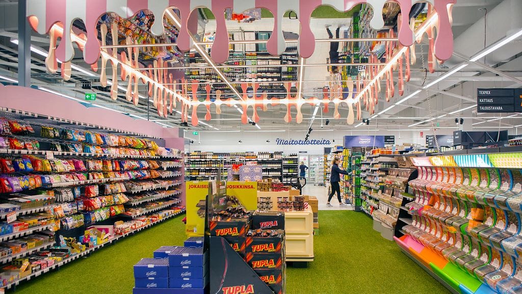 K-Supermarket Lasihytin makeisosasto.