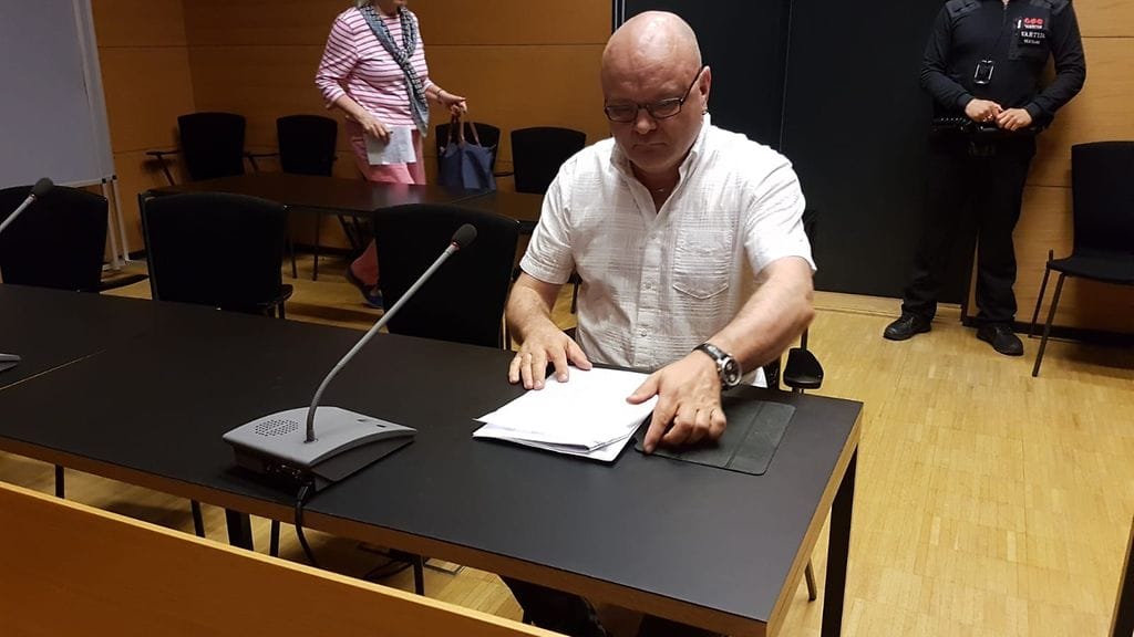 Tapio Suominen oikeudessa.