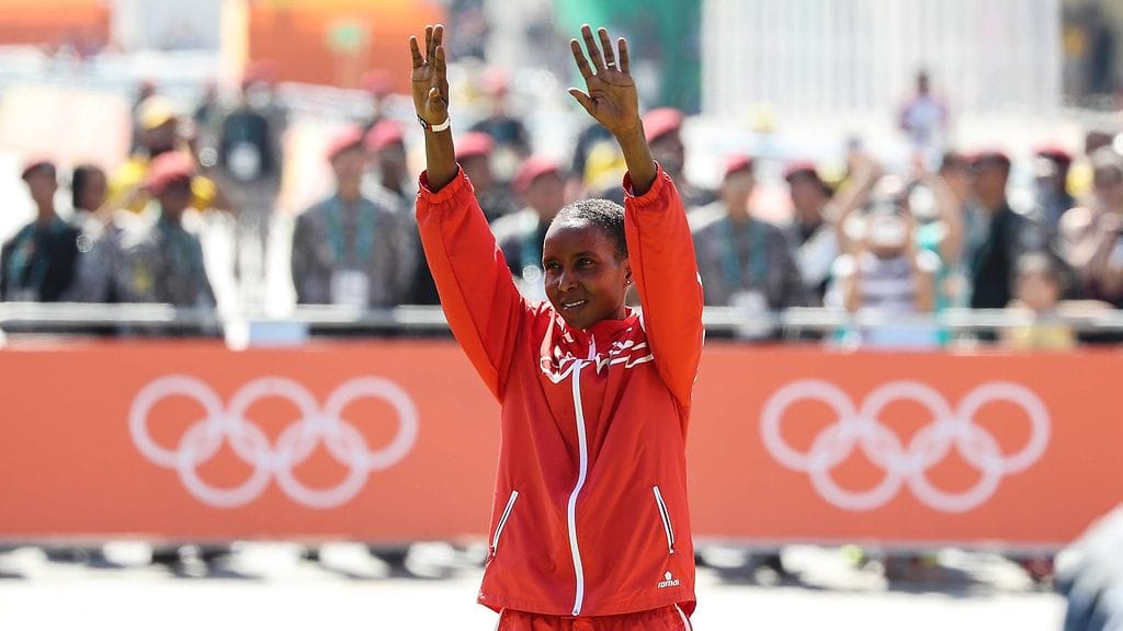 Draamaa miesten aidoissa - kaksi kaatumista loppumetreillä