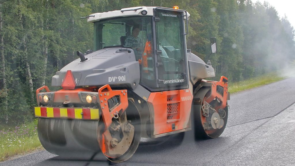 Lemminkäisen asfaltointityö Tohmajärvellä heinäkuussa 2017. Kuvituskuva.