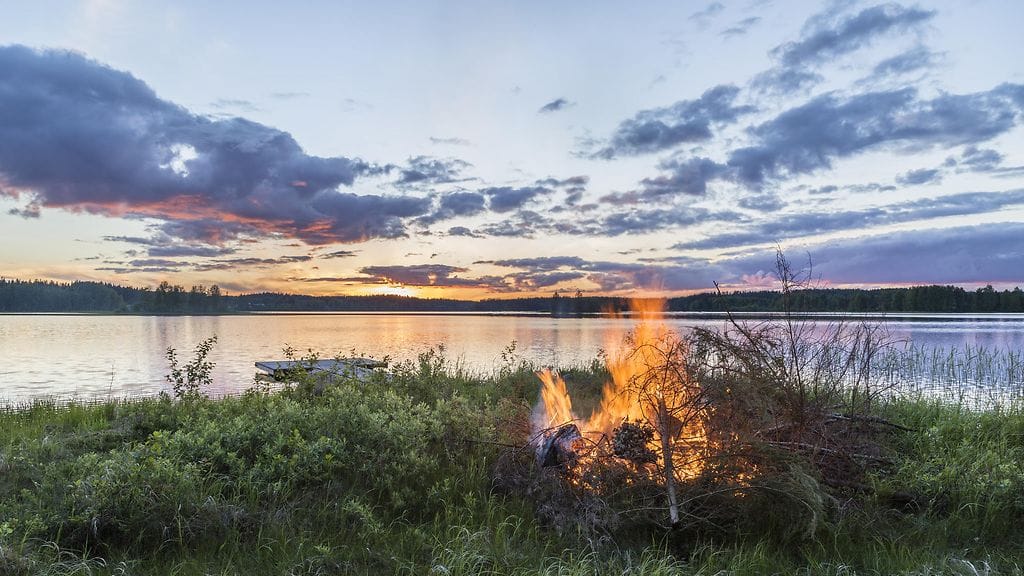 Onnistunut juhannus syntyy muun muassa turvallisuusasioista huolehtimalla.