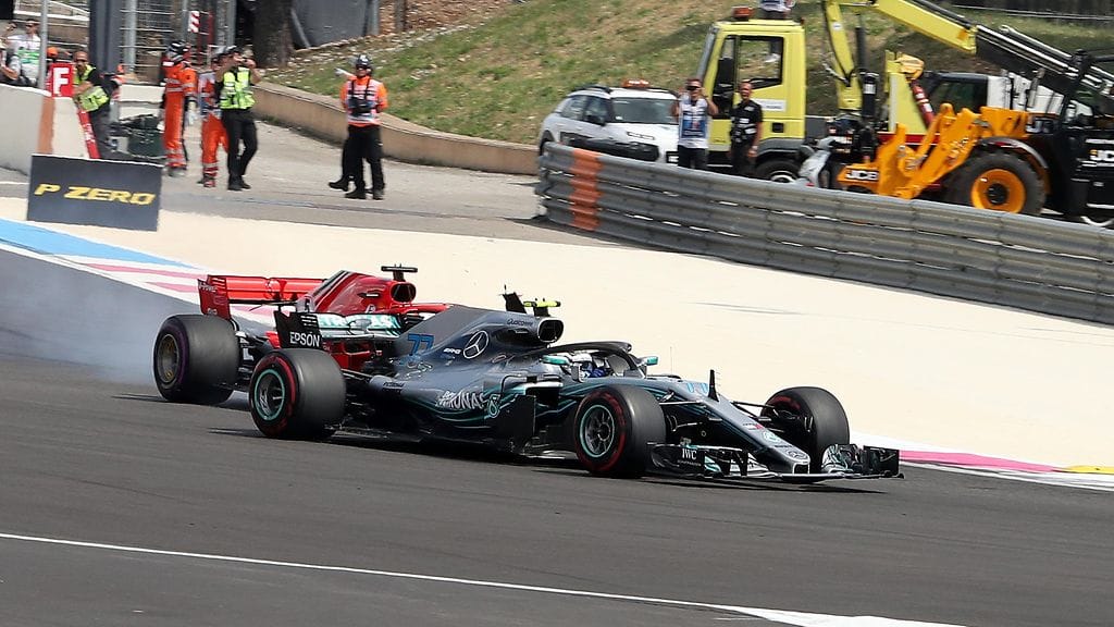 Sebastian Vettel ajoi Valtteri Bottaksen perään Ranskan GP:n startissa viime kaudella.