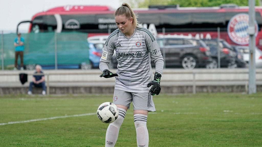 Katriina Talaslahti siirtyy Lyonin paitaan.