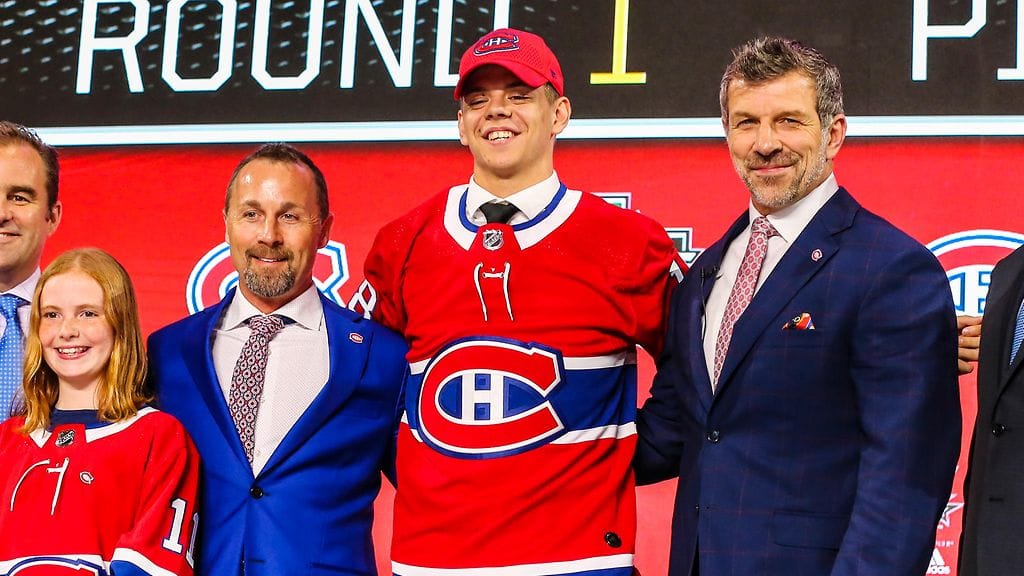 Jesperi Kotkaniemi varattiin kolmantena vuoden 2018 NHL:n varaustilaisuudessa.
