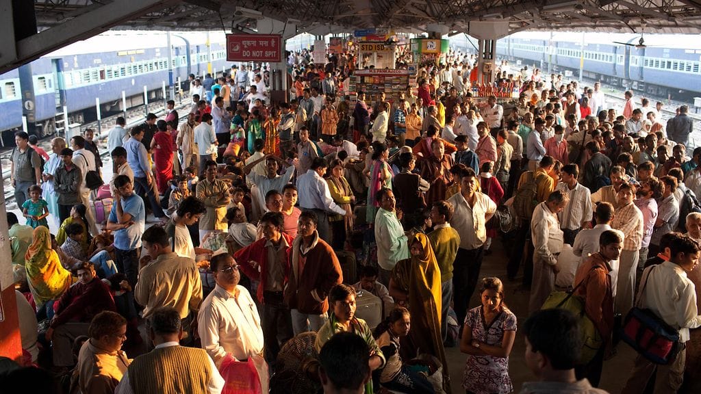 Väentungosta Intiassa.