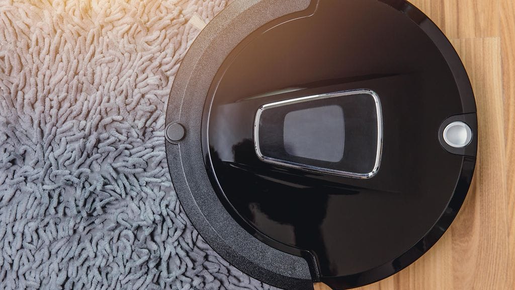 Ohjelmistokehittäjänä työskentelevä ja kanavallaan erilaisia modifiointeja julkaiseva Michael vitsaili katsojilleen, että voisi hyvin valmistaa robotti-imurin, joka huutaa aina törmätessään johonkin.