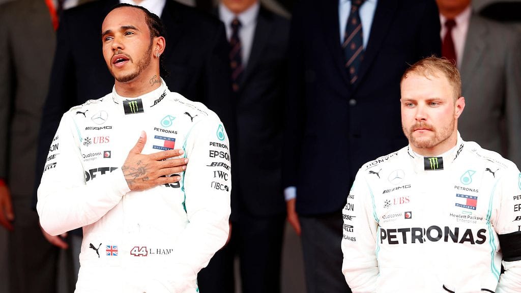 Lewis Hamilton johtaa MM-sarjaa ennen Mercedes-tallikaveriaan Valtteri Bottasta.