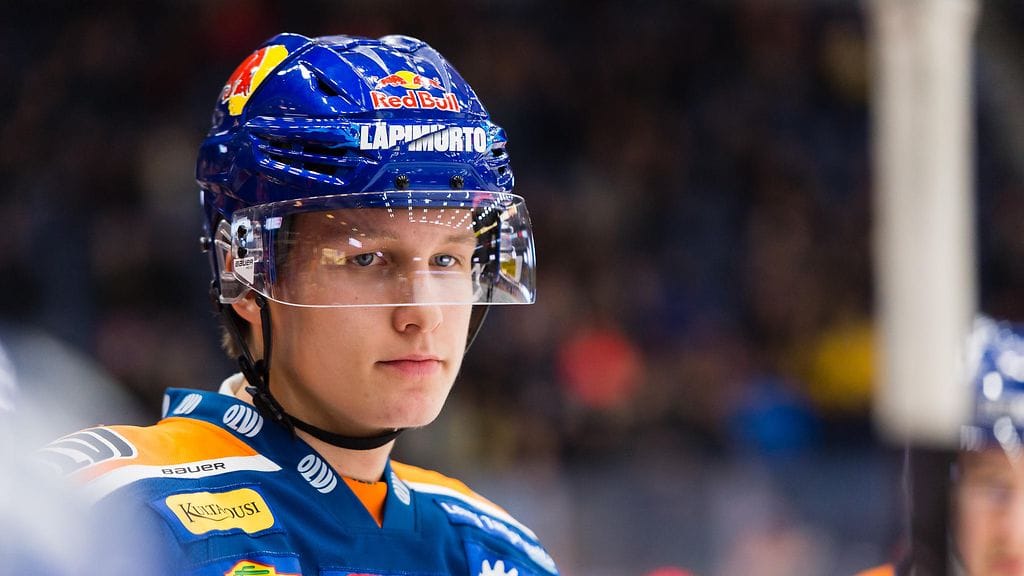 Patrik Puistola on mukana NHL:n varaustilaisuudessa.