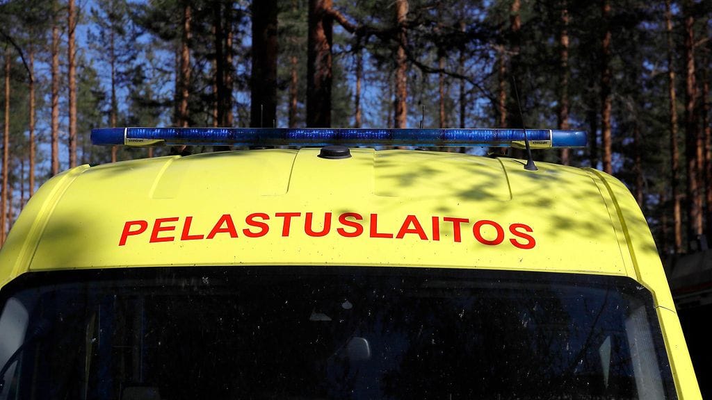 Valtatie 12 jouduttiin onnettomuuden seurauksena katkaisemaan hetkeksi kokonaan.