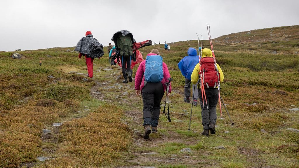 juhannushiihto 2019 matkalla hiihtopaikalle
