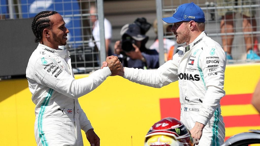 Lewis Hamilton jakoi taas tunnustusta Valtteri Bottakselle.