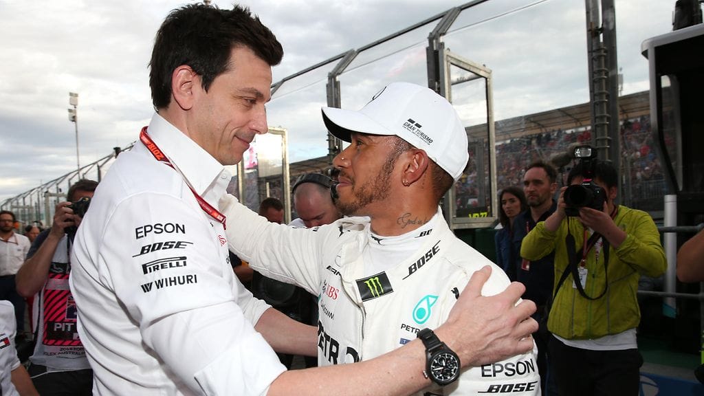 Toto Wolff tukee Lewis Hamiltonia.