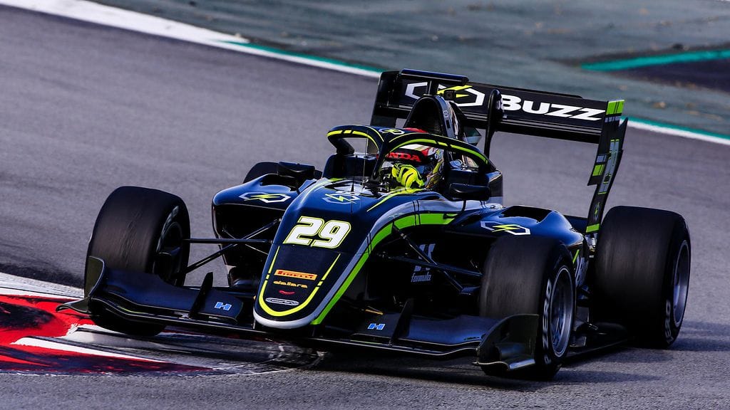 Teppei Natorin ilmalento pelästytti F3-kisassa Ranskassa.