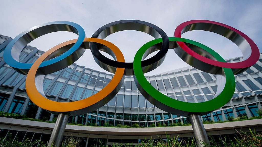 Vuoden 2026 talviolympialaisten isäntä valitaan maanantai-iltana.