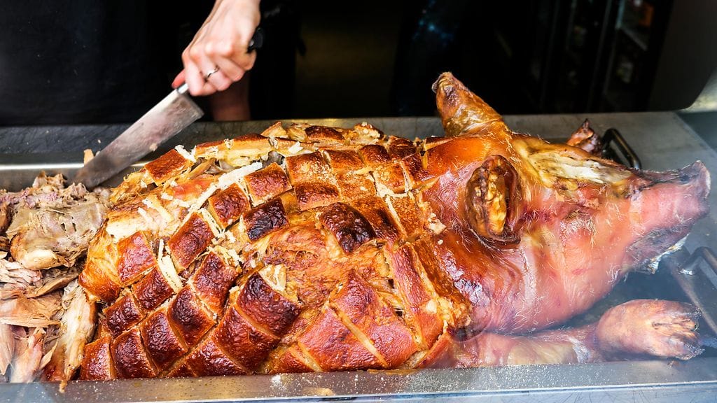 Paahdettu porsas liha kokonainen