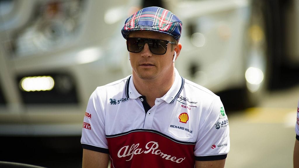 Kimi Räikkönen, Jackie Stewart -hattu päässä.