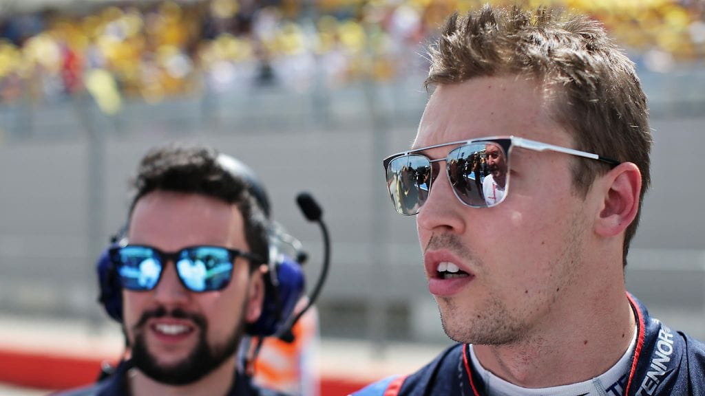 Daniil Kvjat ajoi Red Bullilla kausina 2015 ja 2016.