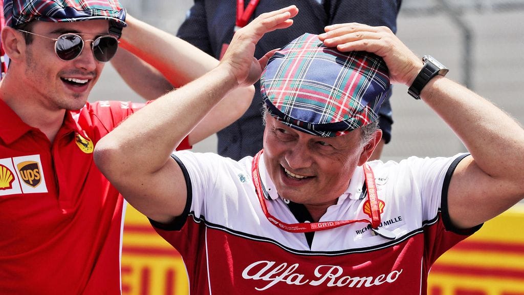 Frederic Vasseur (oikealla) toimii tällä hetkellä Alfa Romeon tallipäällikkönä.